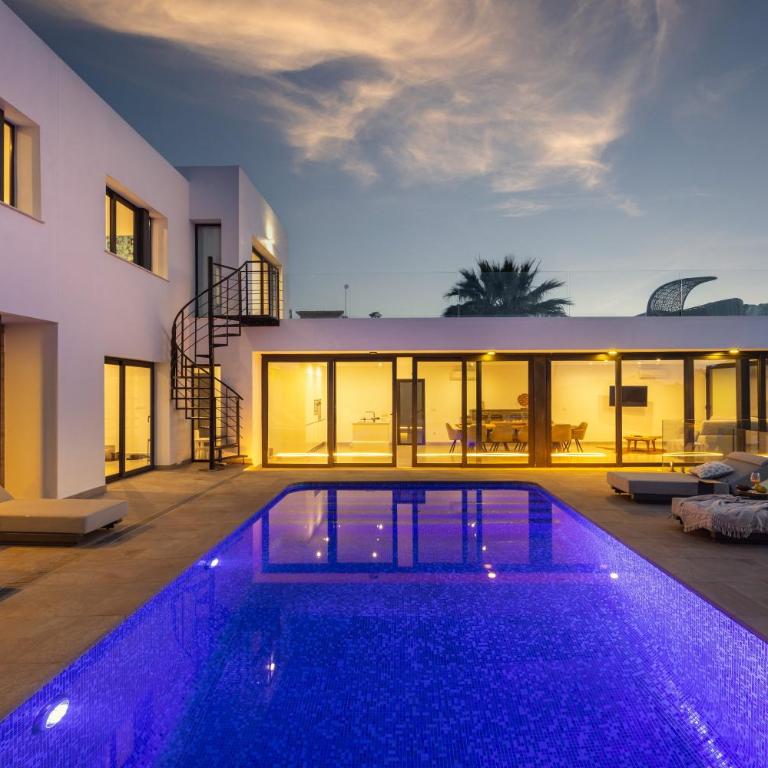Villa Sea Happiness by Abahana Luxe - Villa - 4
