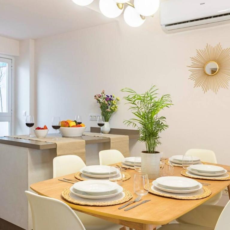 Casa 3 plantas con patio y Solárium privados - Chalet - 35