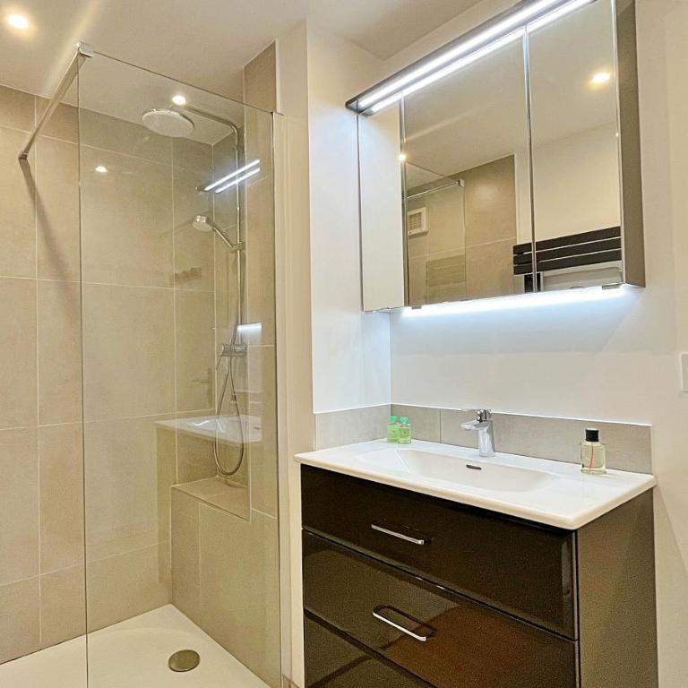 Renovated 2-room apartment near sea & shops - Appartement 1 Chambre - 14