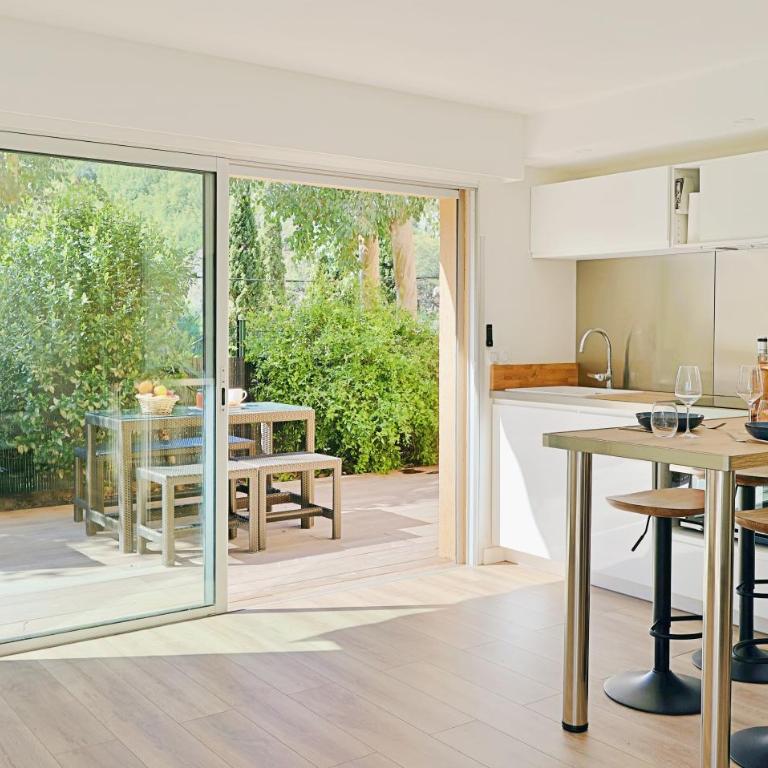 Renovated 2-room apartment near sea & shops - Appartement 1 Chambre - 20