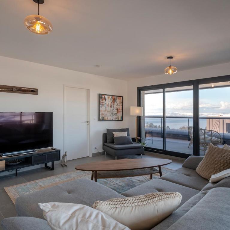 Splendid T4 with Lake and Mountain View - Appartement 3 Chambres - 10