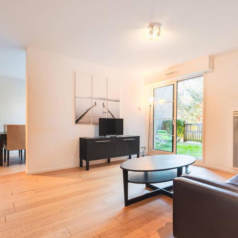 Spacieux T2 au centre-ville avec grande pièce de vie - FR-1-821-29 - Appartement - 3