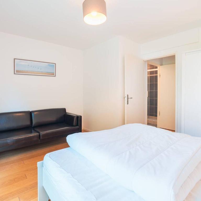 Spacieux T2 au centre-ville avec grande pièce de vie - FR-1-821-29 - Appartement - 8