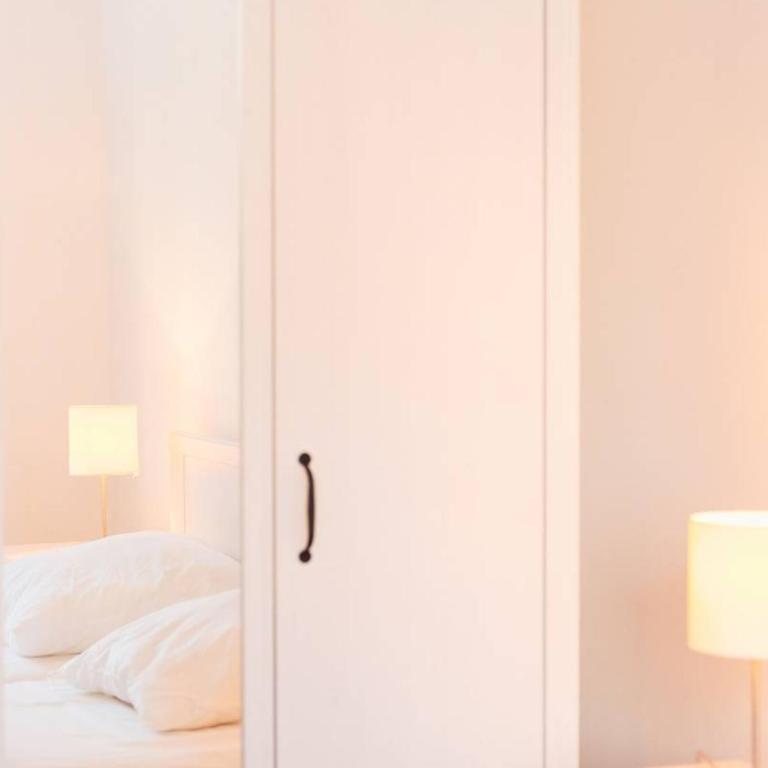 Spacieux T2 au centre-ville avec grande pièce de vie - FR-1-821-29 - Appartement - 9