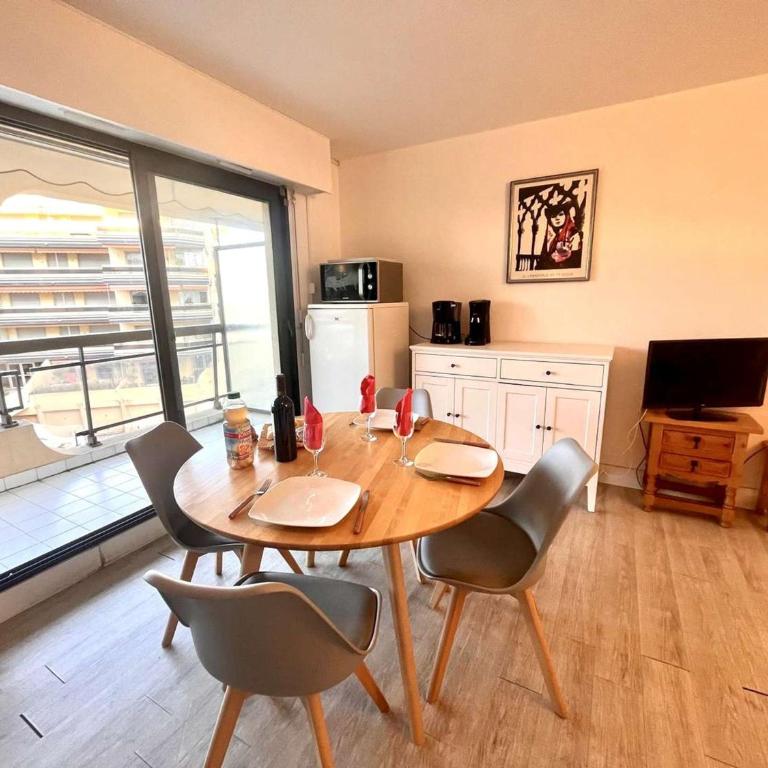 Appartement 2P, 4 Couchages, Terrasse et Salon de Jardin à 200m de la Plage, Fréjus - FR-1-226A-22 - Apartment (4 Erwachsene) - 14