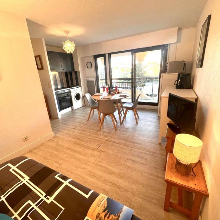 Appartement 2P, 4 Couchages, Terrasse et Salon de Jardin à 200m de la Plage, Fréjus - FR-1-226A-22 - Apartment (4 Erwachsene) - 17