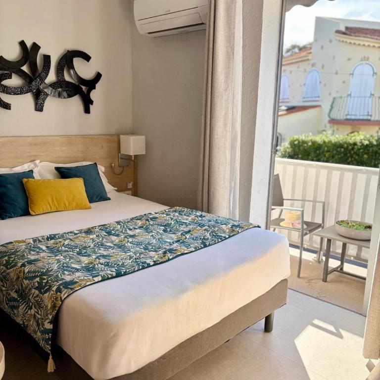 Hotel Miramar- Cap d'Antibes - La Garoupe plage - Chambre Double avec Balcon - Vue Latérale sur Mer - 8