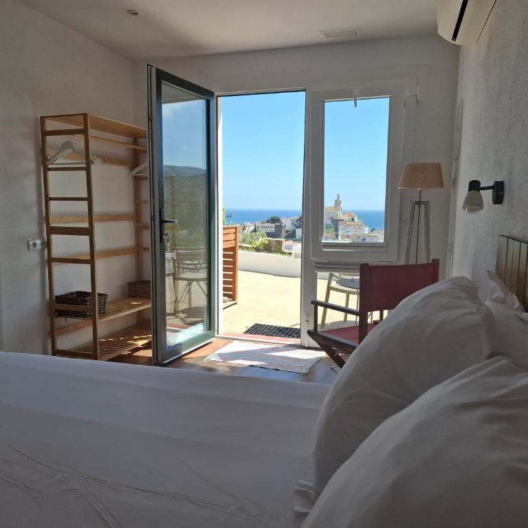 Arrels Hotel Cadaques - Adults Only - Small Double Room with City and Sea Views - 2