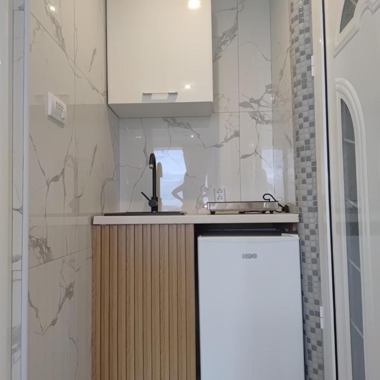Becic Apartments - Deluks Dvokrevetna soba sa Bračnim Krevetom, Balkonom i Pogledom na More - 12