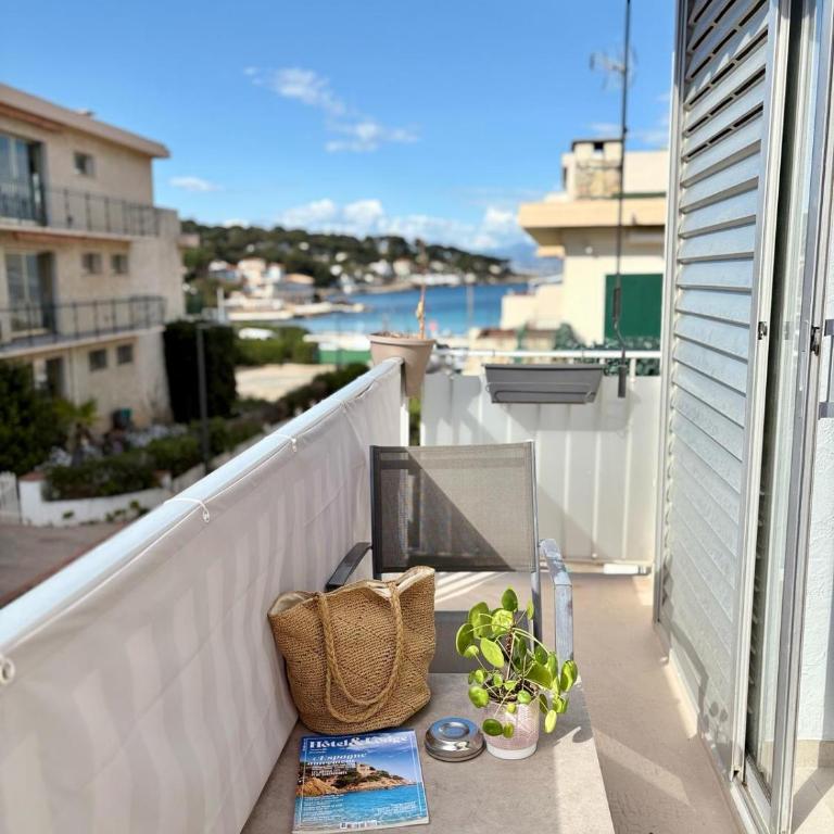Hotel Miramar- Cap d'Antibes - La Garoupe plage - Chambre Double avec Balcon - Vue Latérale sur Mer - 6