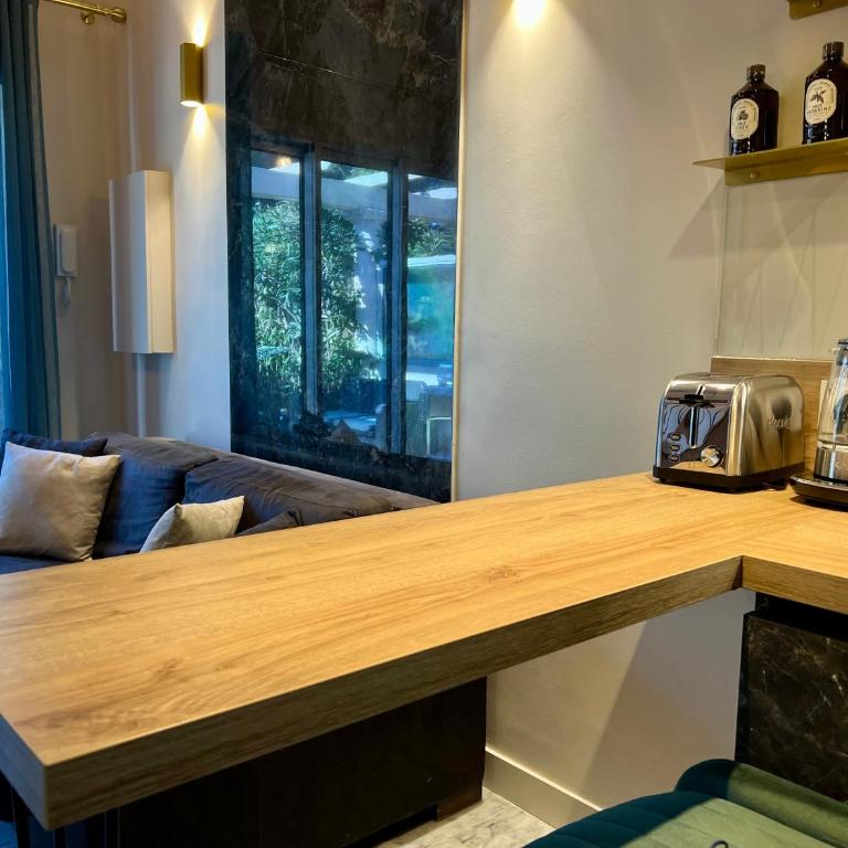 YŪGEN PALLADIO - Fully renovated Studio on a prime location, Direct Beach Access, Heated Pool, Private terrace & patio, Private Parking lot - Appartement 1 Chambre - 28