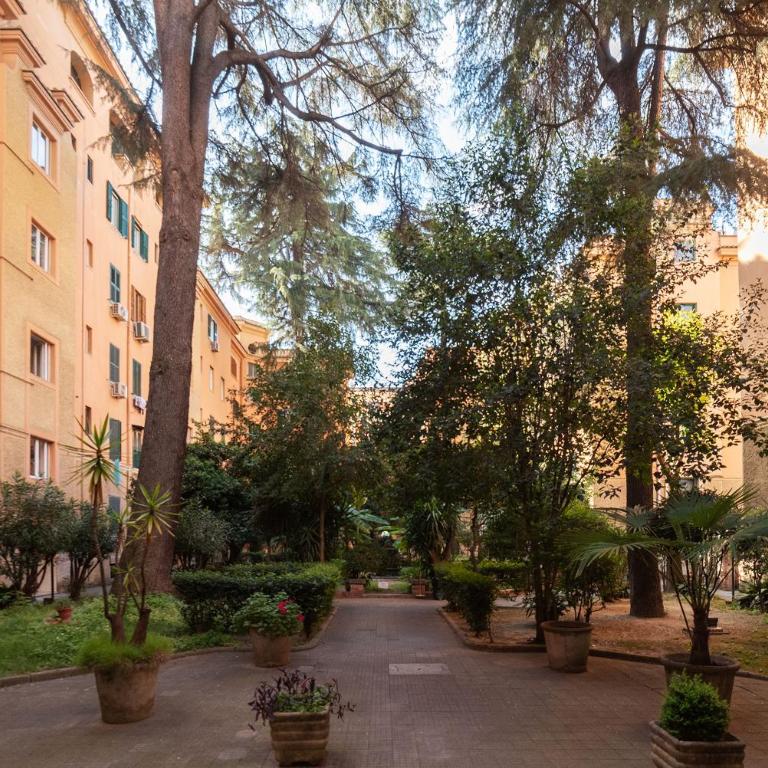 GuestHost Cozy Flat X4 - 450m to Vatican City! - One-Bedroom Apartment - 24