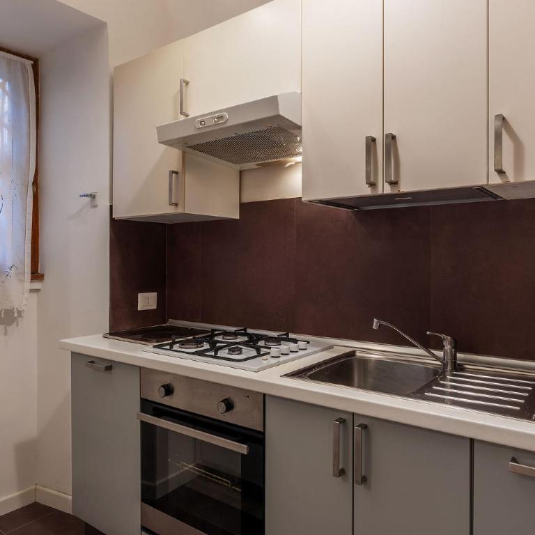 GuestHost Cozy Flat X4 - 450m to Vatican City! - One-Bedroom Apartment - 14