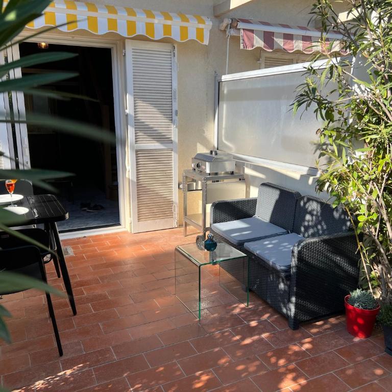 YŪGEN PALLADIO - Fully renovated Studio on a prime location, Direct Beach Access, Heated Pool, Private terrace & patio, Private Parking lot - Appartement 1 Chambre - 24