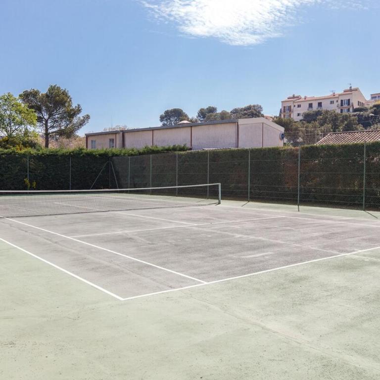 Saint Charles YourHostHelper - Two-Bedroom Apartment with Balcony - 2