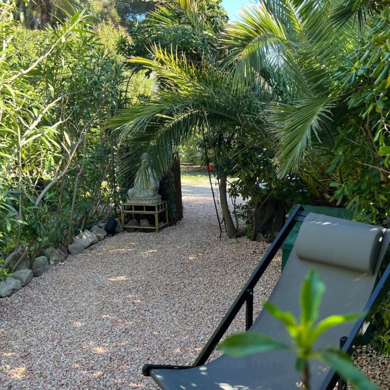 YŪGEN PALLADIO - Fully renovated Studio on a prime location, Direct Beach Access, Heated Pool, Private terrace & patio, Private Parking lot - Appartement 1 Chambre - 13