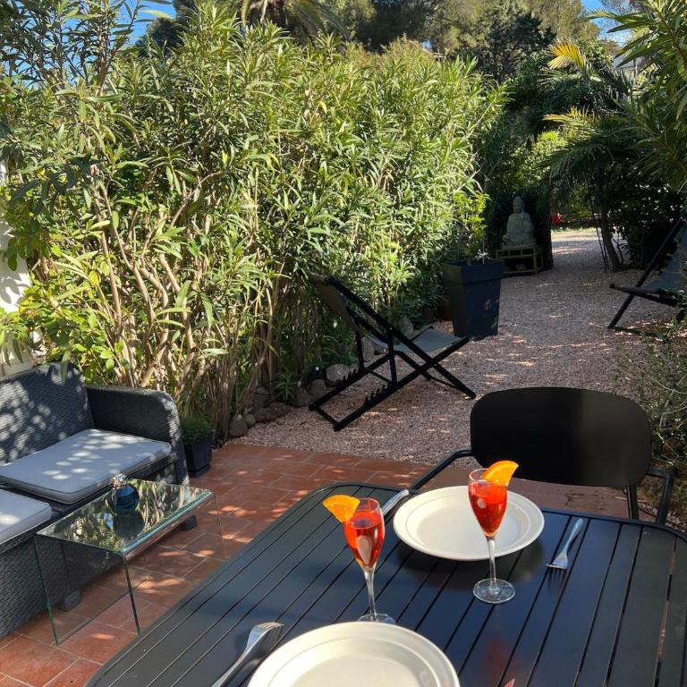 YŪGEN PALLADIO - Fully renovated Studio on a prime location, Direct Beach Access, Heated Pool, Private terrace & patio, Private Parking lot - Appartement 1 Chambre - 11