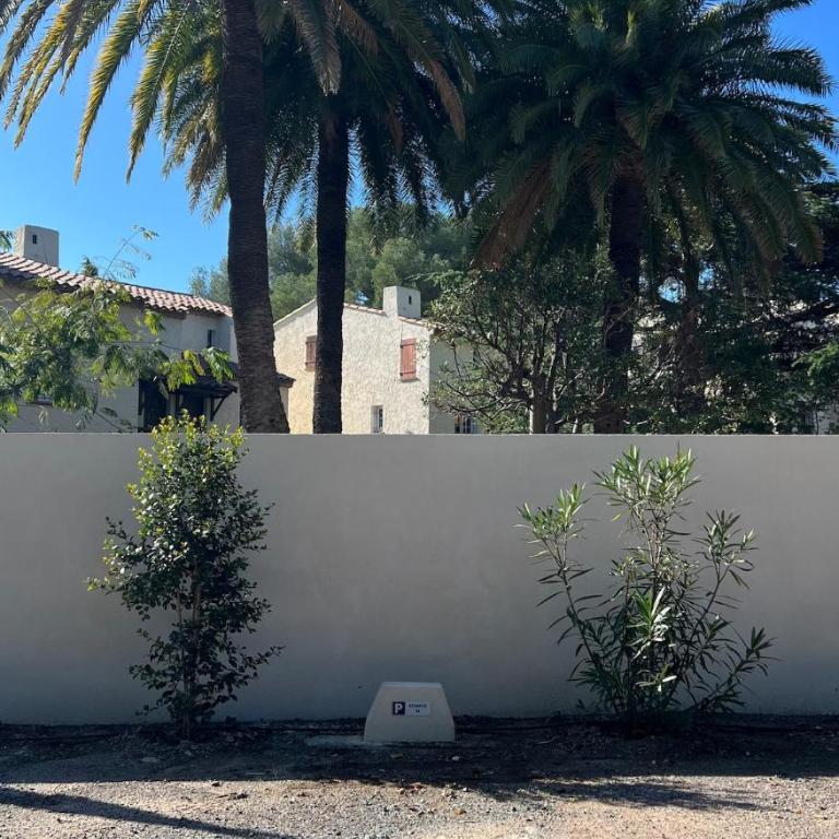 YŪGEN PALLADIO - Fully renovated Studio on a prime location, Direct Beach Access, Heated Pool, Private terrace & patio, Private Parking lot - Appartement 1 Chambre - 10