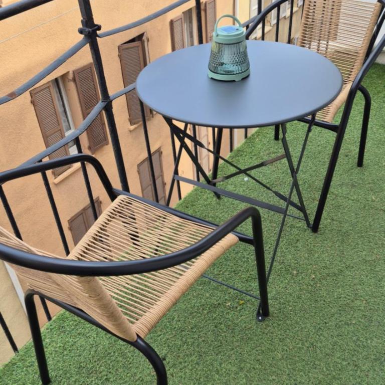 Plein coeur du Panier avec terrasse 2 à 4 personnes arrivée avant 19h - Appartement 1 Chambre - 25