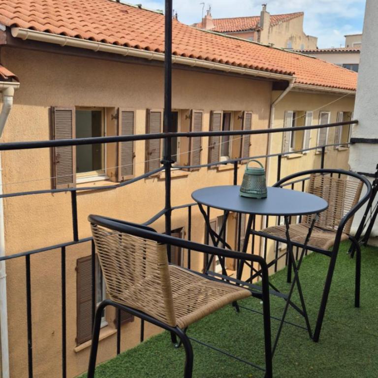 Plein coeur du Panier avec terrasse 2 à 4 personnes arrivée avant 19h - Appartement 1 Chambre - 24