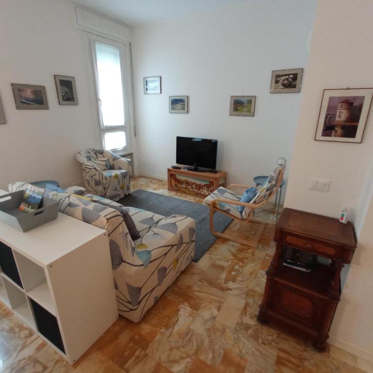 Family Haven a roomy and cosy suite just 200 mt from Lake Como with free parking garage! - Appartamento con 2 Camere da Letto - 12
