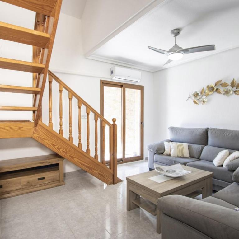Los Gases ID129 - Three-Bedroom Apartment with Balcony - 2