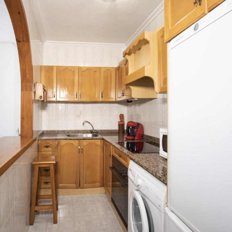 Los Gases ID129 - Three-Bedroom Apartment with Balcony - 8