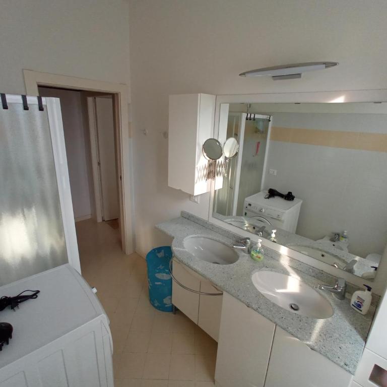 Family Haven a roomy and cosy suite just 200 mt from Lake Como with free parking garage! - Appartamento con 2 Camere da Letto - 22