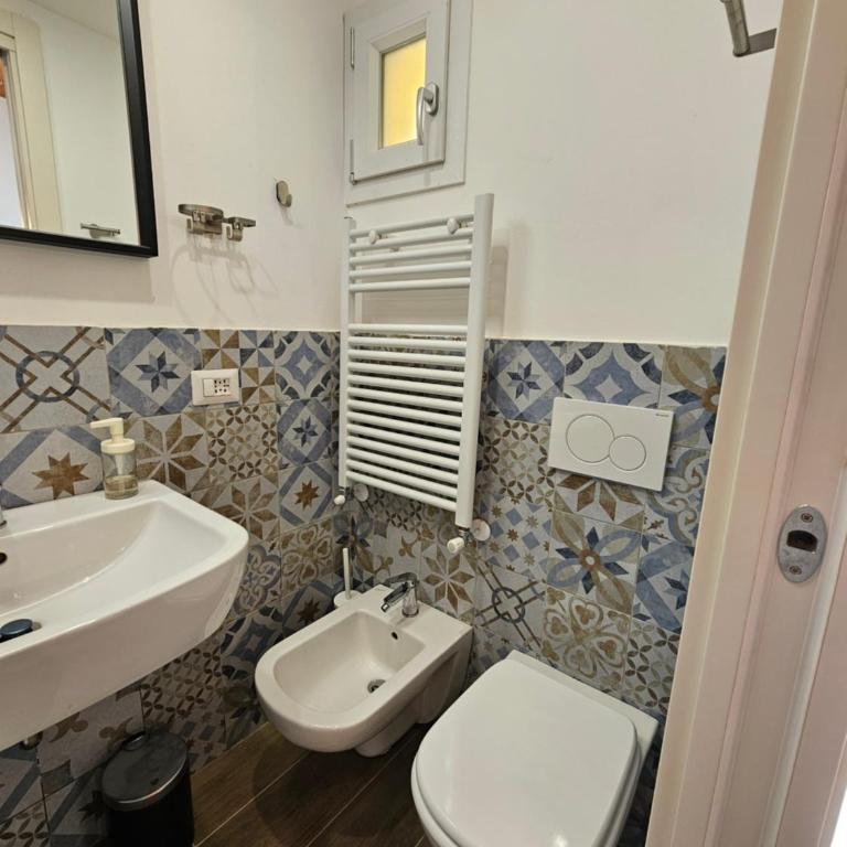 Pan - Twin Room with Private External Bathroom - 10