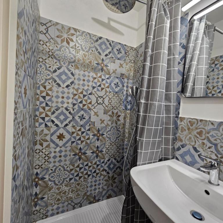 Pan - Twin Room with Private External Bathroom - 5