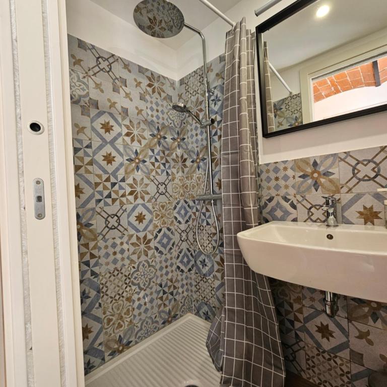 Pan - Twin Room with Private External Bathroom - 6