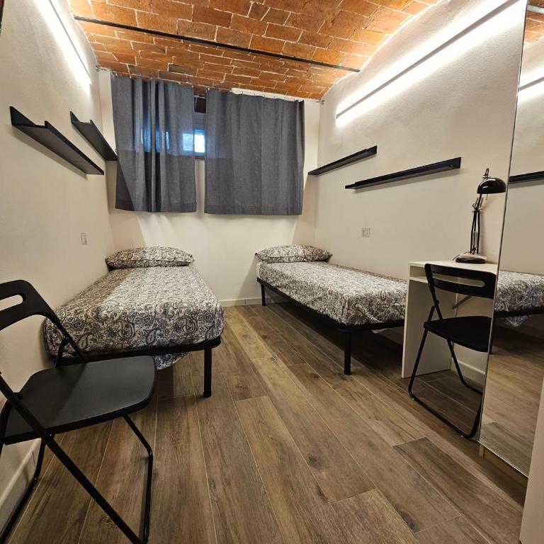 Pan - Twin Room with Private External Bathroom - 1