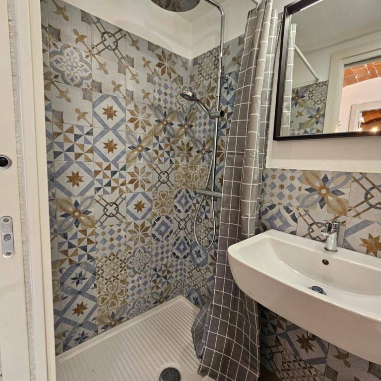 Pan - Twin Room with Private External Bathroom - 2