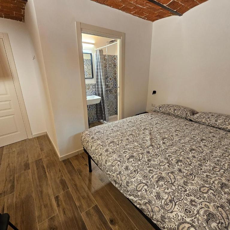 Pan - Double Room with Private Bathroom - 7