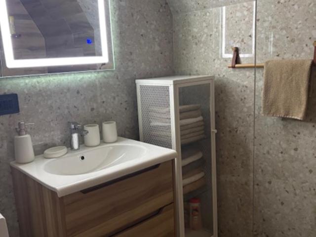 Pine Retreat - One-Bedroom House - 16