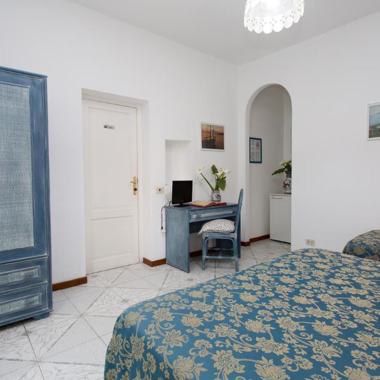 Hotel Poseidon - Superior Triple Room - 4