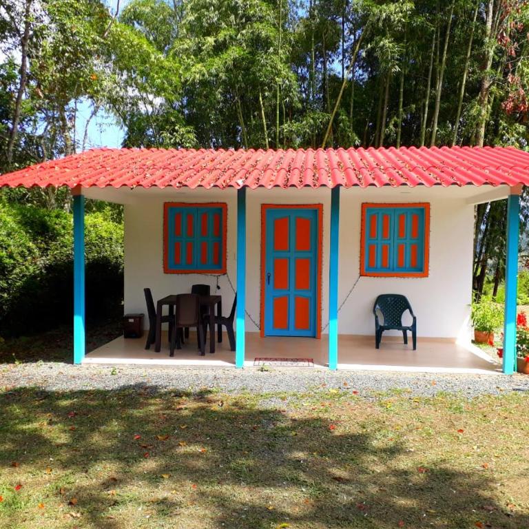 Hostal Campestre El Santuario - Habitación Familiar con baño privado - 8