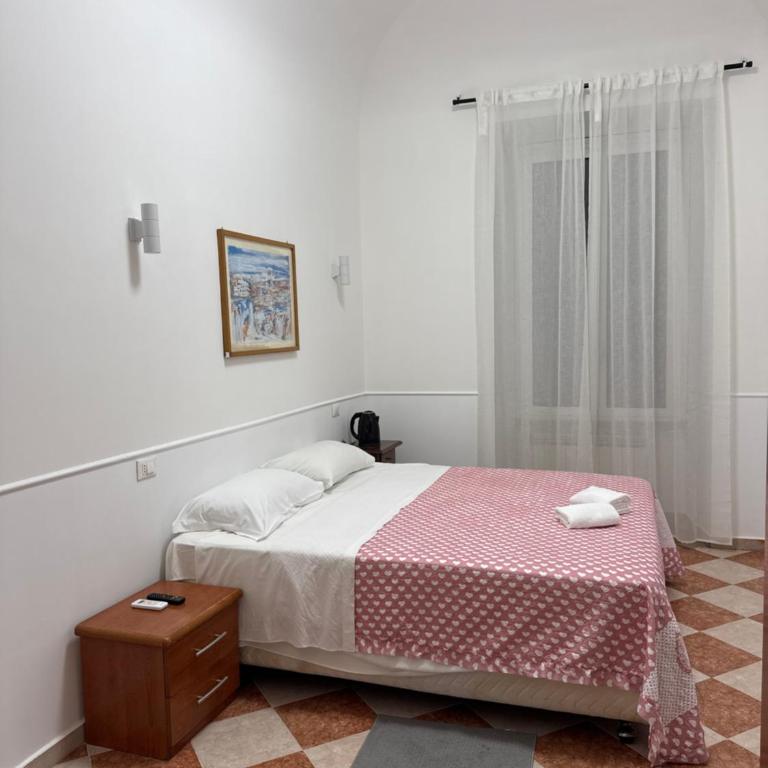 ROMA Classica - Camera Matrimoniale con Bagno Privato Esterno - 8