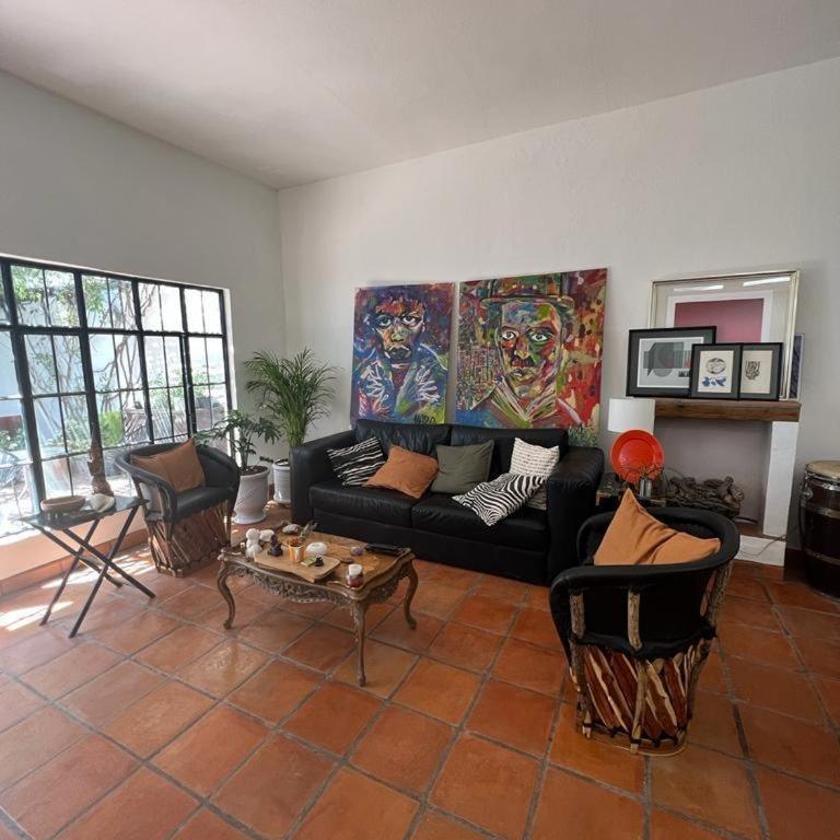Chic 1 Bedroom Casita with Secret Garden - One-Bedroom Apartment - 2