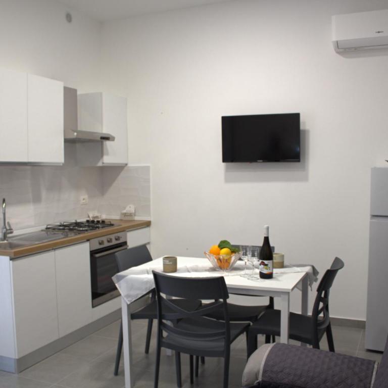 Bom Bom Apartments - One-Bedroom Apartment - 8
