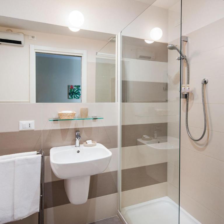 Hotel Olympic - Comfort Double or Twin Room - 10