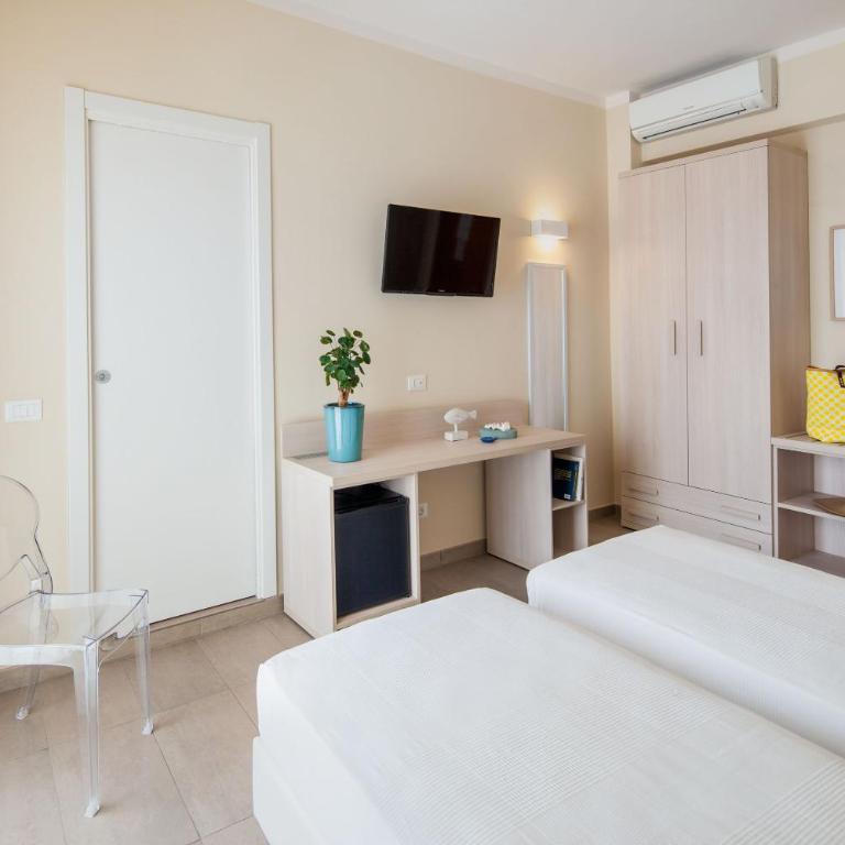 Hotel Olympic - Comfort Double or Twin Room - 11