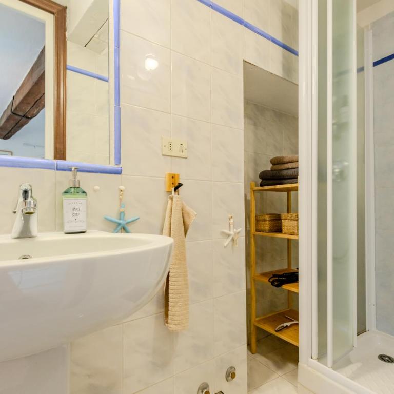 Duplex Vieille ville - SEA VIEW - One-Bedroom Apartment - 8