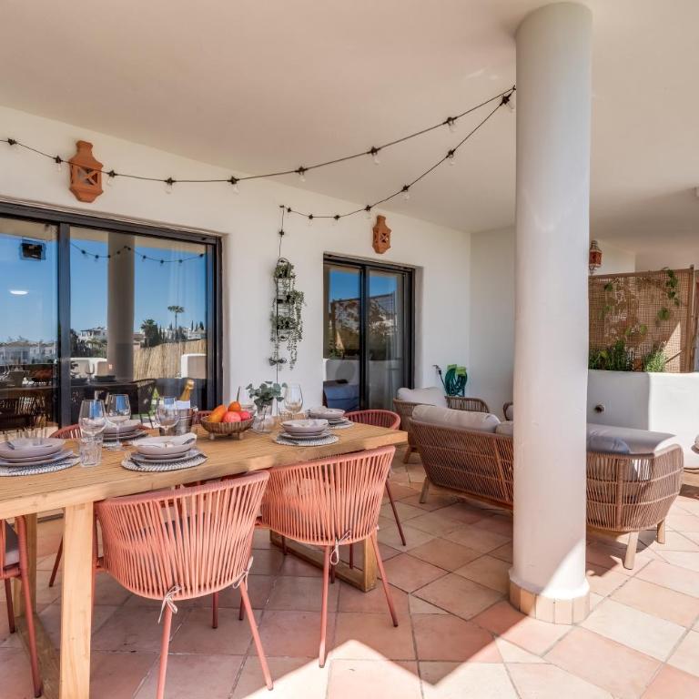 Luxury apartment Sunset Golf with spacious private garden & seaview - Apartamento de 2 dormitorios con terraza y vistas al mar - 4