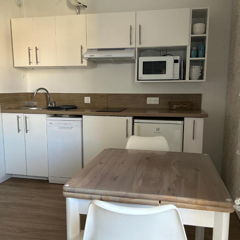 FREJUS PLAGE, 30 mètres de la plage, tout à pieds ! - Studio - 6