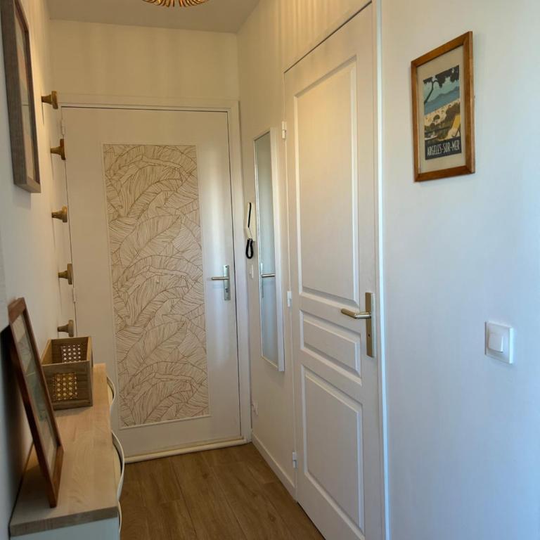 FREJUS PLAGE, 30 mètres de la plage, tout à pieds ! - Studio - 14