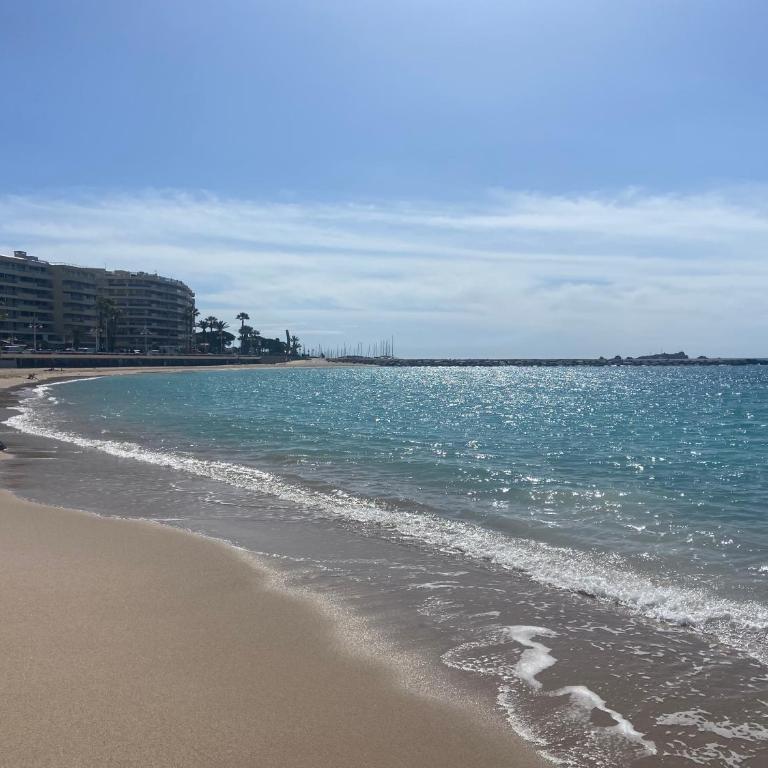 FREJUS PLAGE, 30 mètres de la plage, tout à pieds ! - Studio - 21
