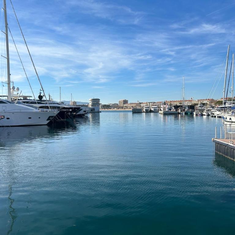 FREJUS PLAGE, 30 mètres de la plage, tout à pieds ! - Studio - 23