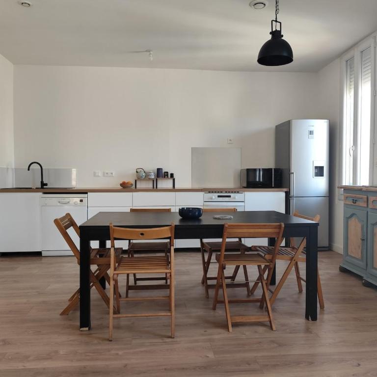 Authentic neighborhood! Central - Two-Bedroom Apartment - 5