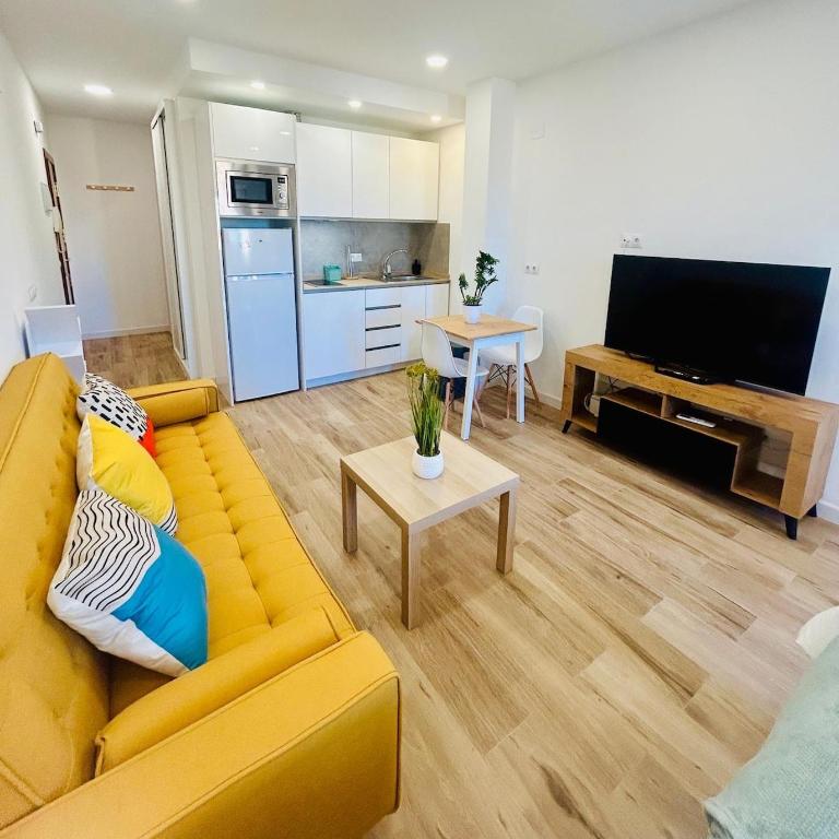 Chic central studio premiere - Studio Apartment with Balcony - 6